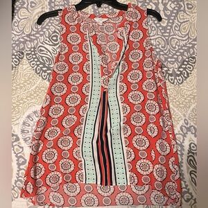 Super cute Crown & Ivy sleeveless top